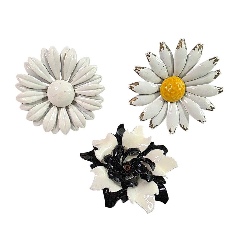 Vintage 1960s Enamel Daisy Flower Brooch Set Mod Retro White Yellow Black
